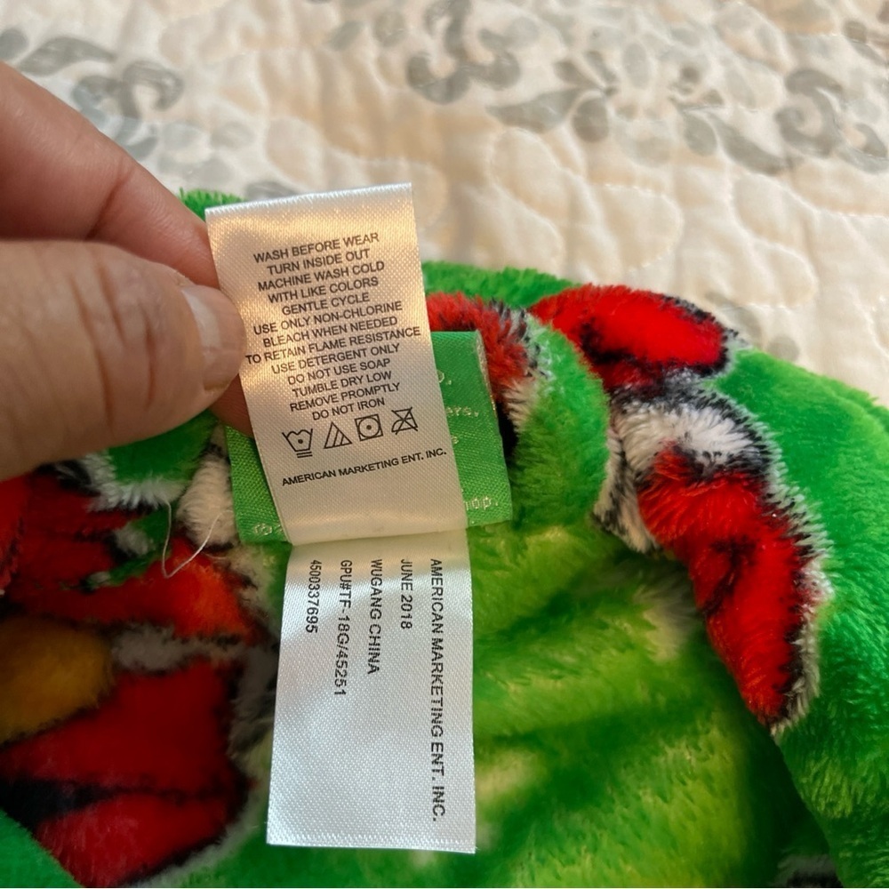 Sesame Street Green Kids Robe with Cartoon Characters - Picture 5 of 10